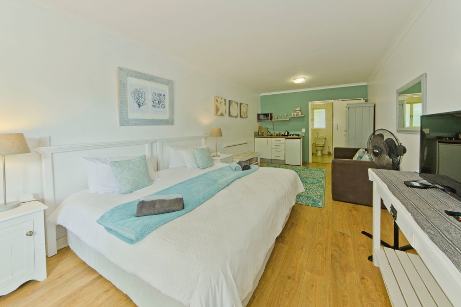 9 Bedroom Property for Sale in Leisure Isle Western Cape